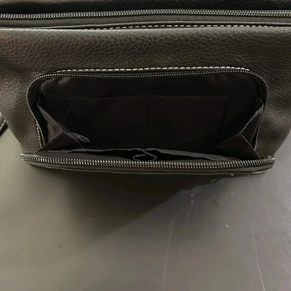 Koltov Ruby Crossbody Black 3 inside compartments an out side zipper pocket EUC - Picture 5 of 8